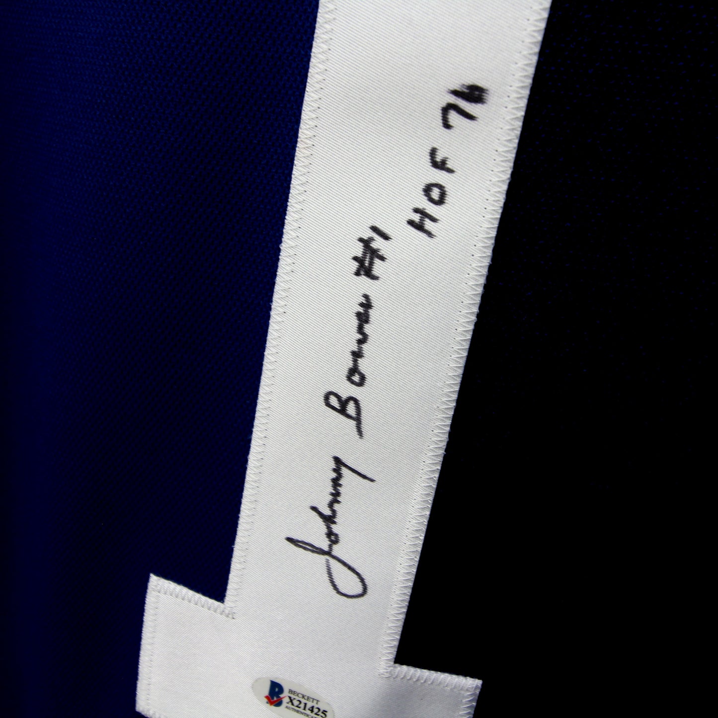 Johnny Bower - Maple Leafs - Autographed Jersey / Chandail autographié X21425