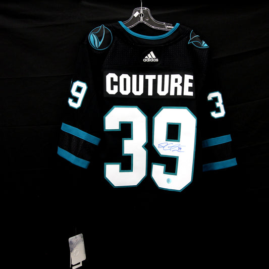 Logan Couture - Sharks - Autographed Jersey / Chandail autographié